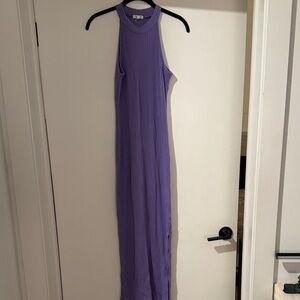 Sleeveless purple ribbed dress